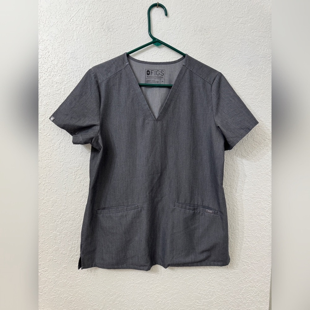 FIGS - Casma Three-Pocket Scrub Top - M